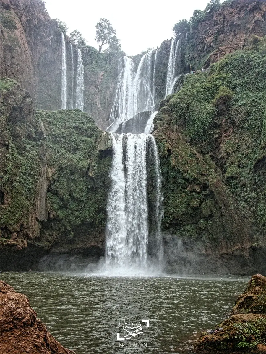 Several streams dropping over the Ouzoud rock face