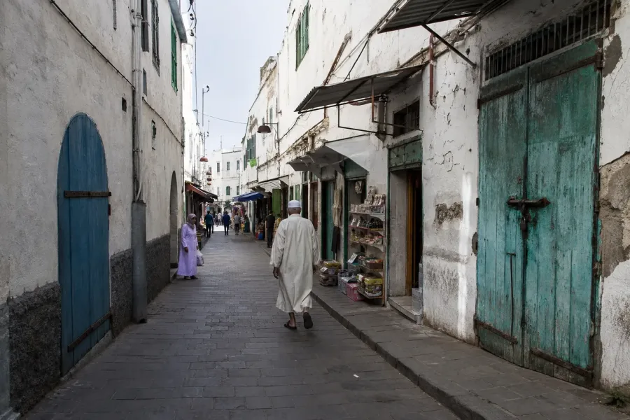 Vicolo del mercato e negozi locali nell’antica medina di Casablanca