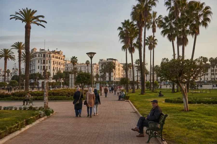 Viali alberati e giardini nel Parco della Lega Araba a Casablanca