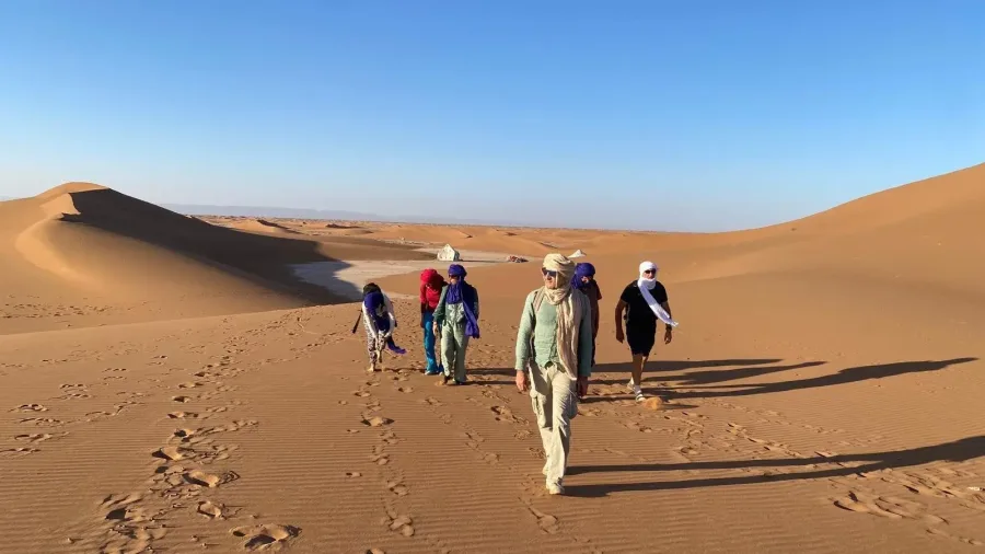 Camminare per più giorni nel deserto – M'Hamid El Ghizlane