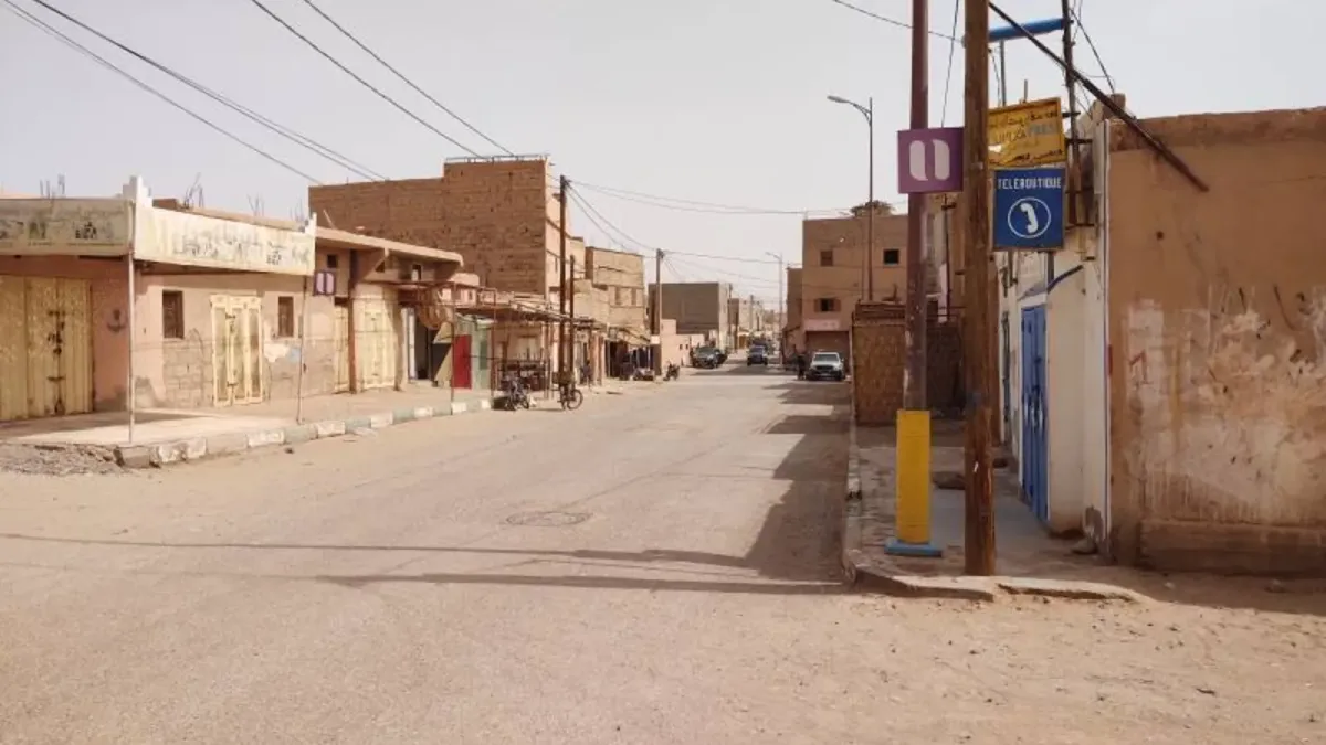 Scopri M'Hamid El Ghizlane, ultima oasi della valle del Draa e porta d'accesso a Erg Chigaga, al Sahara più autentico e alla cultura saharawi.